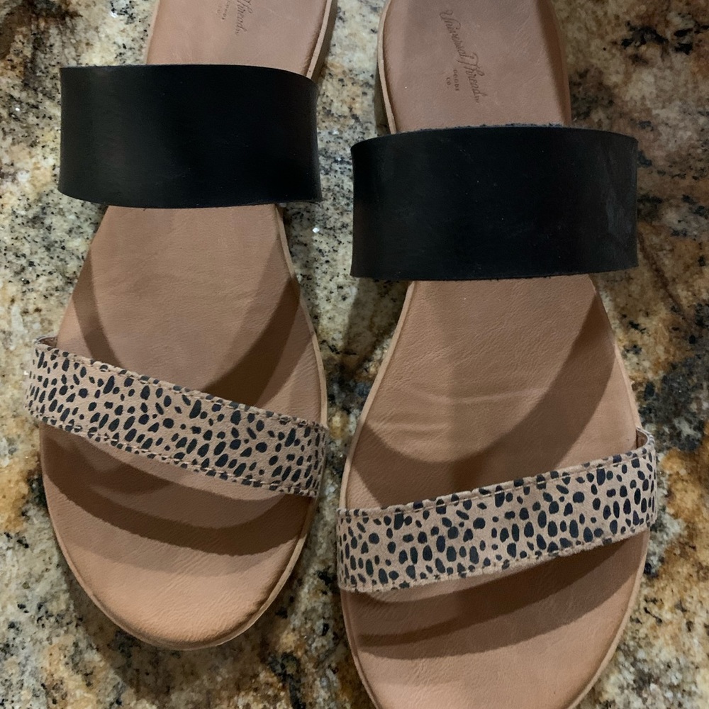 Sandals- flat